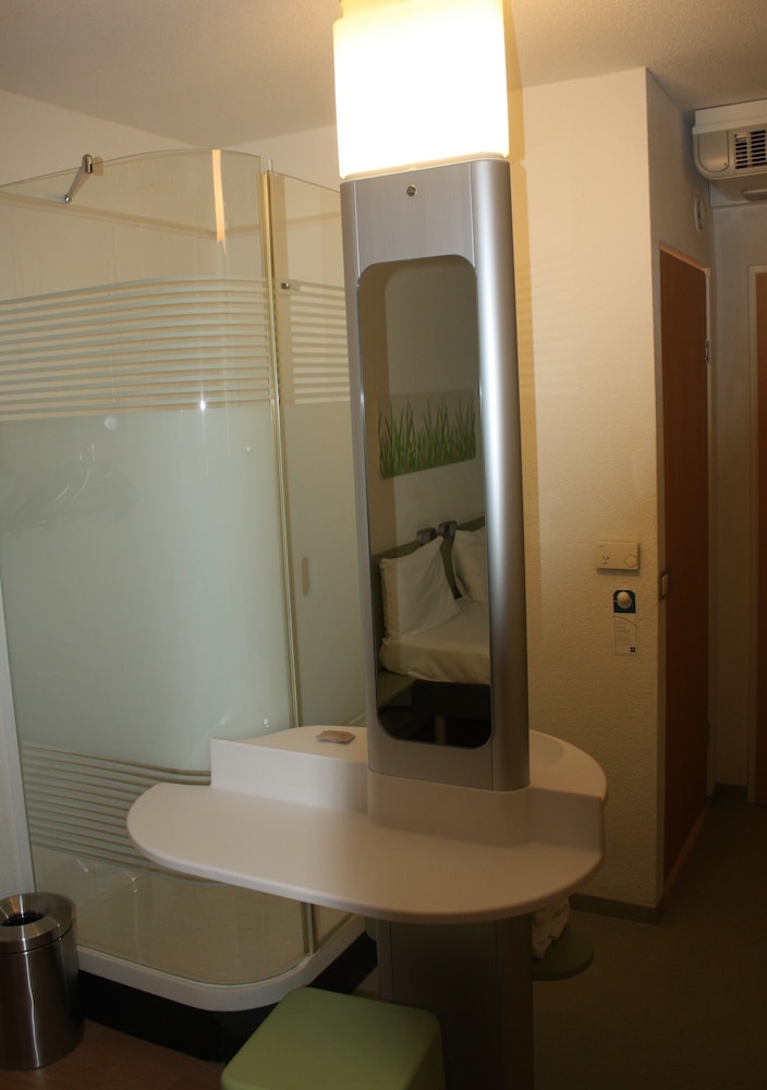 Habitación con dos camas individuales para hasta 2 personas del hotel Ibis budget Wien Messe. Foto 5