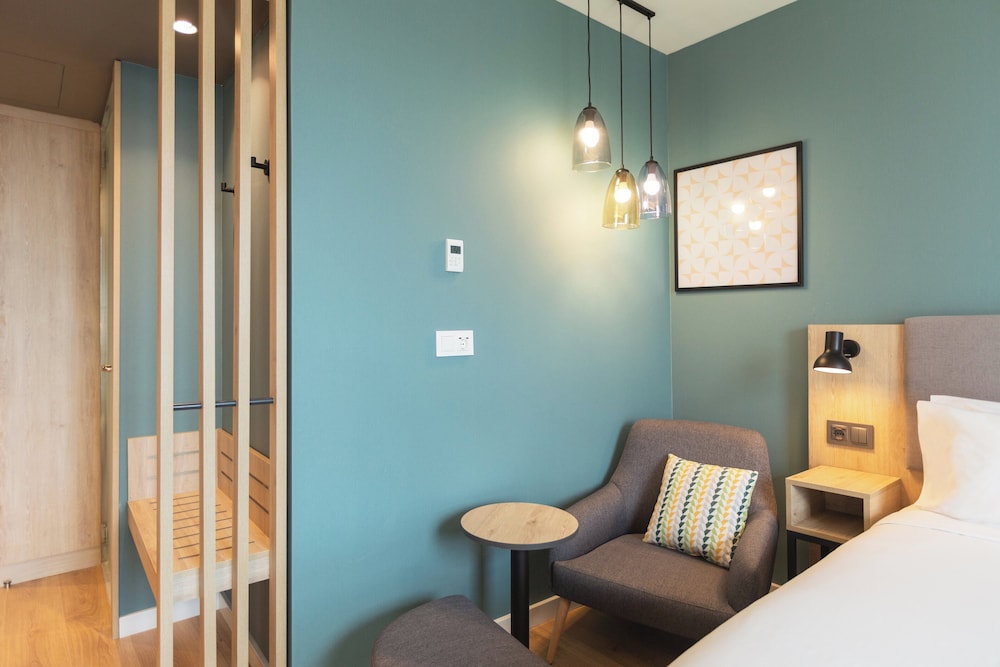 Habitación estándar del hotel Holiday Inn Barcelona-Sant Cugat. Foto 17