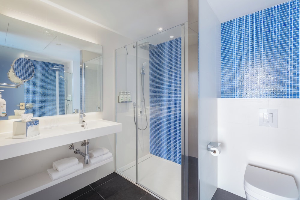 Habitación estándar del hotel Holiday Inn Barcelona-Sant Cugat. Foto 24