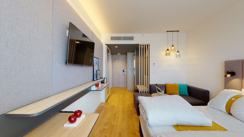 Habitación estándar, 2 camas individuales del hotel Holiday Inn Barcelona-Sant Cugat. Foto 1