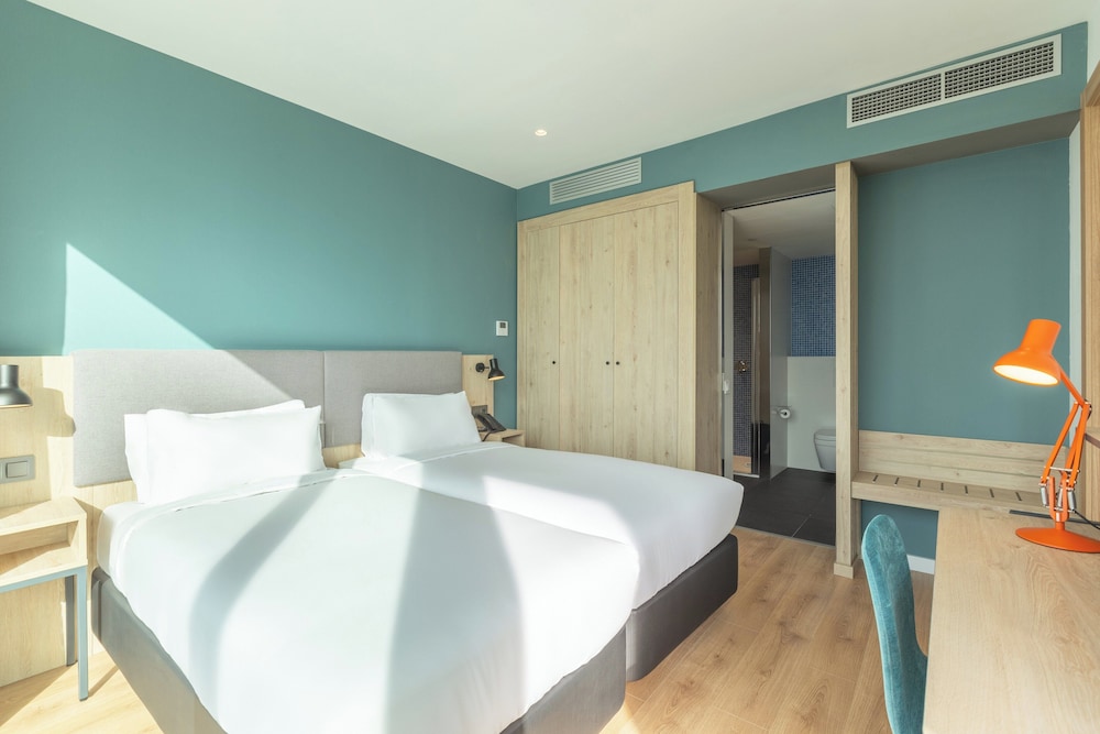 Habitación estándar, 2 camas individuales del hotel Holiday Inn Barcelona-Sant Cugat. Foto 7