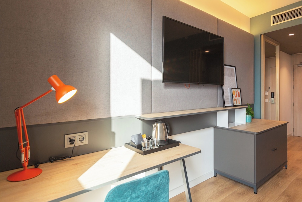 Habitación estándar, 2 camas individuales del hotel Holiday Inn Barcelona-Sant Cugat. Foto 9