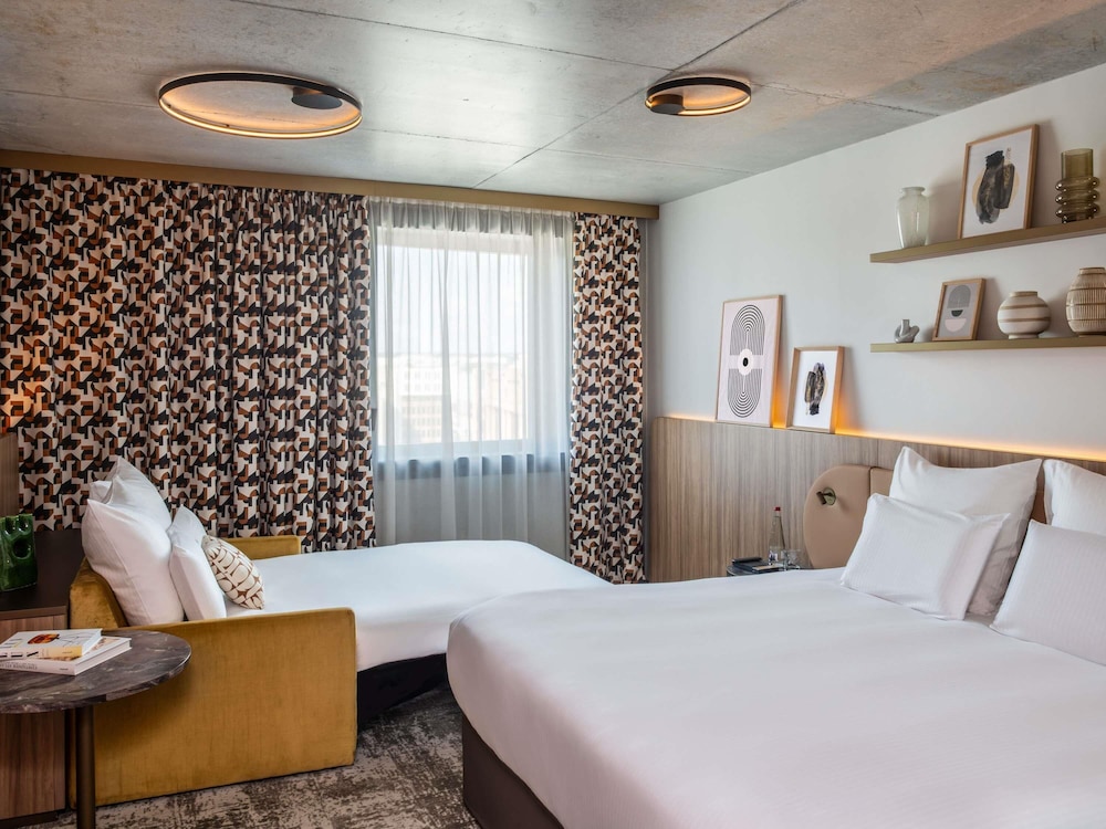 HABITACIÓN DOBLE EJECUTIVA, 1 cama doble o camas individuales y 1 sofá cama individual del hotel Pullman Lyon. Foto 6