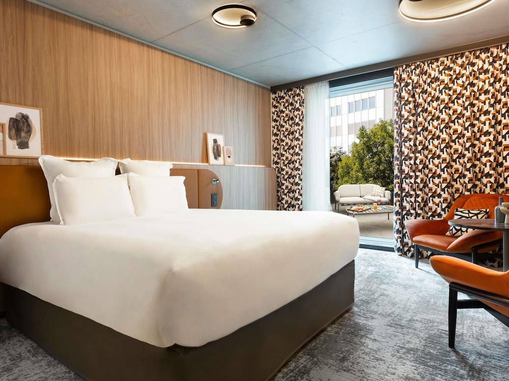 HABITACIÓN DELUXE, 1 cama king - size, terraza del hotel Pullman Lyon. Foto 1