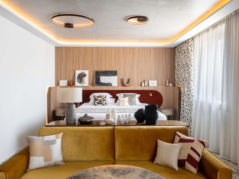 JUNIOR SUITE, 1 cama king - size y 1 sofá cama doble del hotel Pullman Lyon
