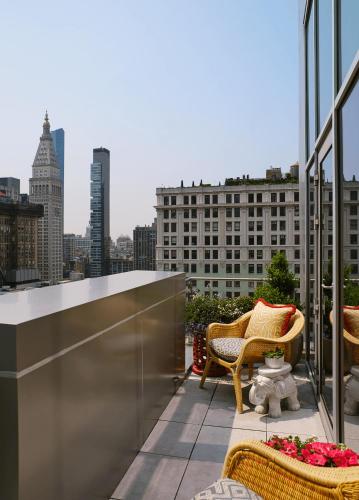One Bedroom Terrace Suite del hotel The Fifth Avenue. Foto 1