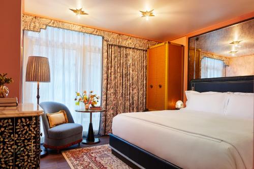 Habitación City - Cama extragrande del hotel The Fifth Avenue. Foto 2