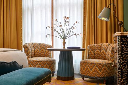 Suite con vistas a la ciudad del hotel The Fifth Avenue. Foto 7