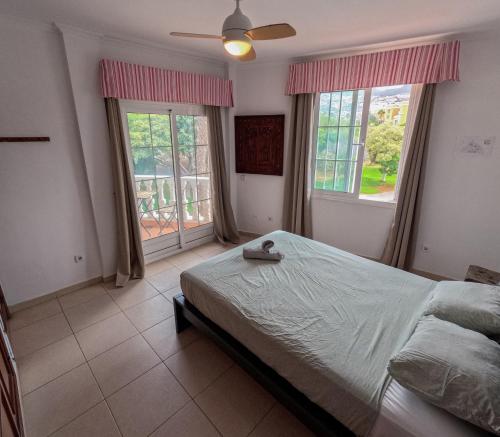 Habitación doble Vista Montaña Con Cocina 1 Cama king Baño compartido del hotel Duque Nest. Foto 5