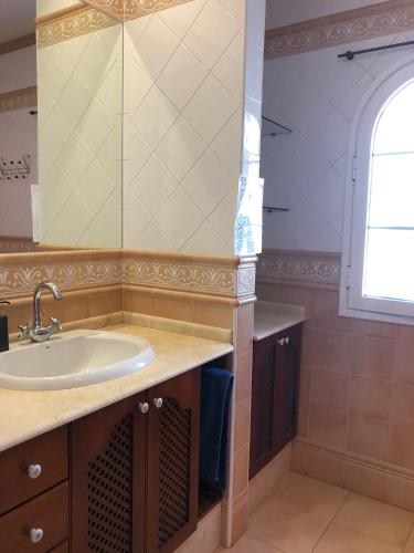 Bed in FEMALE shared room for 6 women del hotel Duque Nest. Foto 3