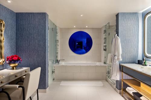 Suite Royal con vistas a la piscina del hotel Fontainebleau Las Vegas