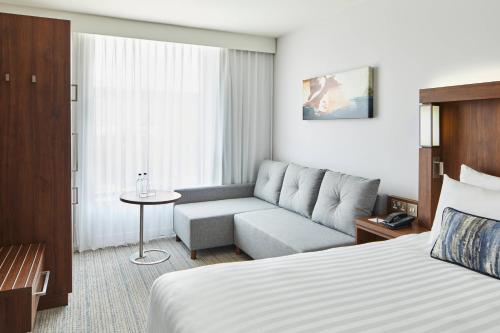 Habitación Familiar Superior con sofá cama - Cama extragrande del hotel Courtyard by Marriott Luton Airport