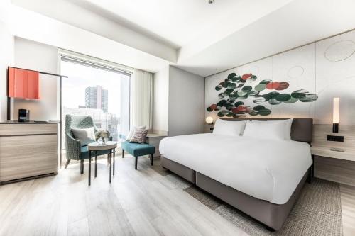 Habitación Deluxe - Cama extragrande - Planta Premium del hotel Centara Grand Osaka. Foto 4