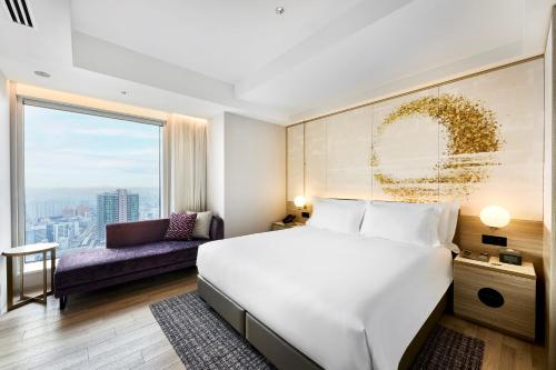 Suite - Planta Club del hotel Centara Grand Osaka. Foto 8