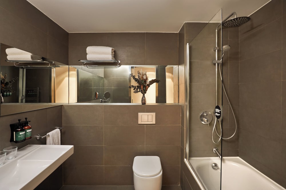 Habitación Premium del hotel Crowne Plaza Madrid - Centre Retiro. Foto 4