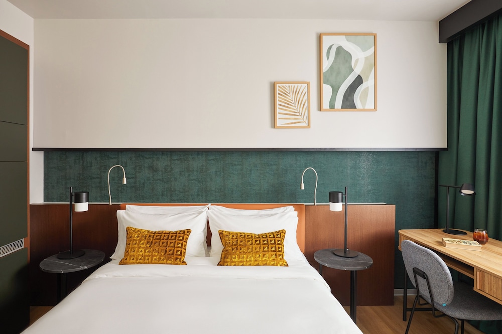 Habitación estándar, 1 cama de matrimonio del hotel Crowne Plaza Madrid - Centre Retiro. Foto 1