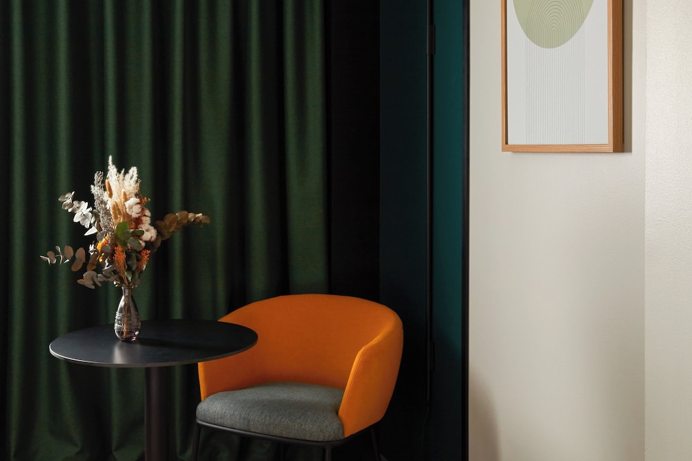 Habitación estándar, 1 cama de matrimonio del hotel Crowne Plaza Madrid - Centre Retiro. Foto 2