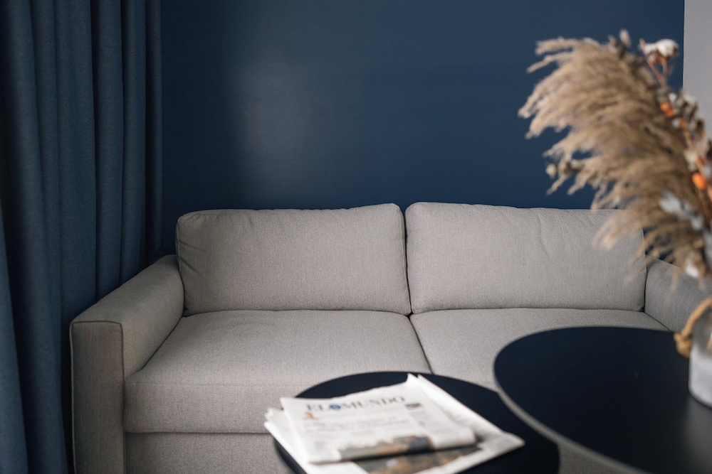 Suite junior, 1 cama de matrimonio grande con sofá cama del hotel Crowne Plaza Madrid - Centre Retiro. Foto 4