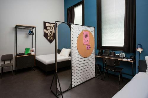 Habitación Doble - 1 o 2 camas del hotel The Social Hub Bologna. Foto 10