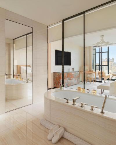 Suite Seine del hotel Cheval Blanc Paris. Foto 7