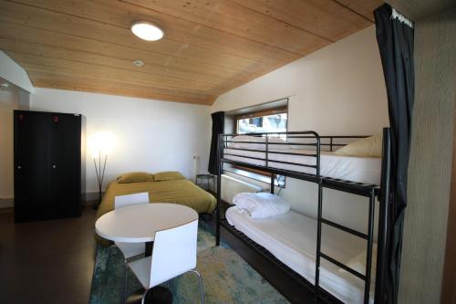 Quadruple Room with Ensuite Shower – Shared Toilets del hotel de Jeunesse Paris Yves Robert. Foto 2