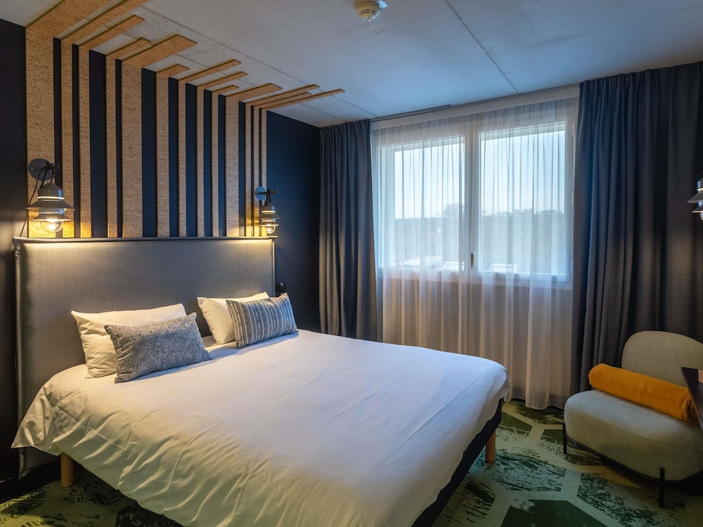 Habitación Estándar con cama doble del hotel ibis Styles Amiens Centre. Foto 3