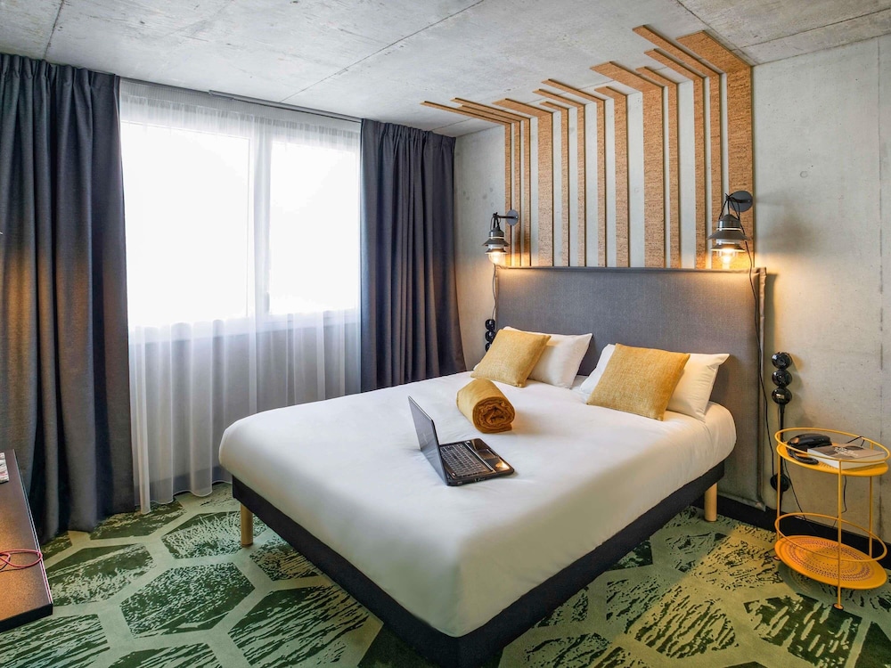 Habitación Estándar con cama doble del hotel ibis Styles Amiens Centre. Foto 12