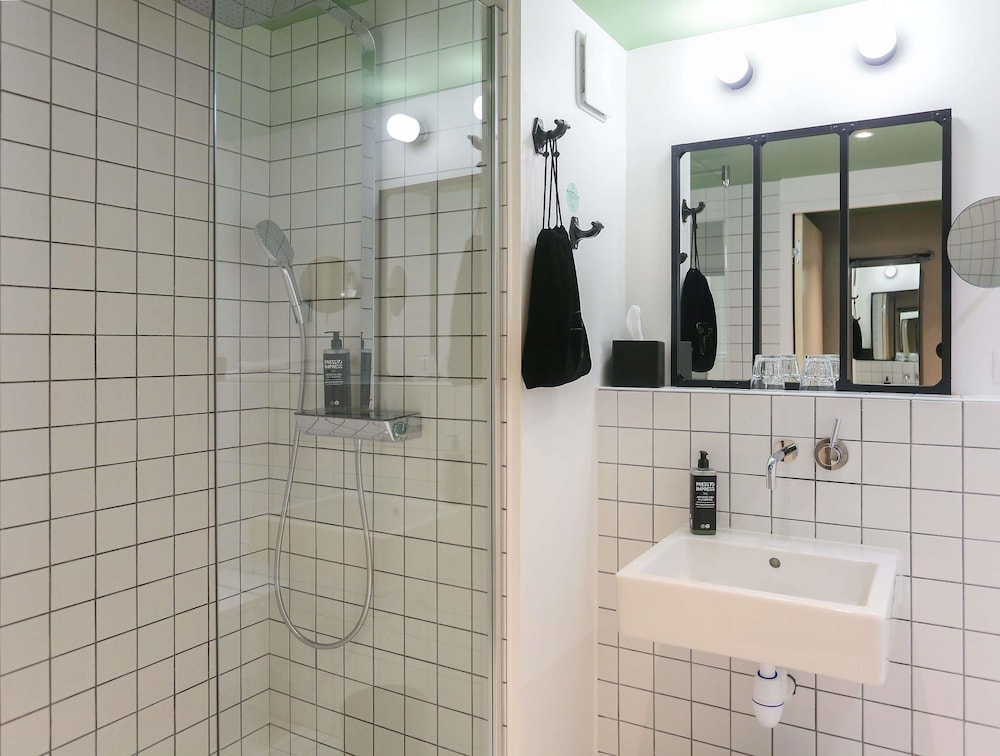 Habitación estándar con 2 camas individuales del hotel ibis Styles Amiens Centre. Foto 11