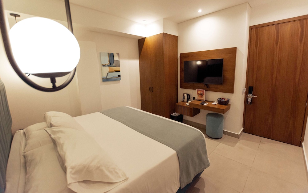 Junior Room, 1 King Bed, Non Smoking, Hot Tub - Sin vista del hotel ZiOne Luxury Cartagena. Foto 6