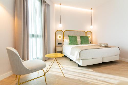 Habitación Superior con cama extragrande del hotel Málaga Vibes. Foto 2