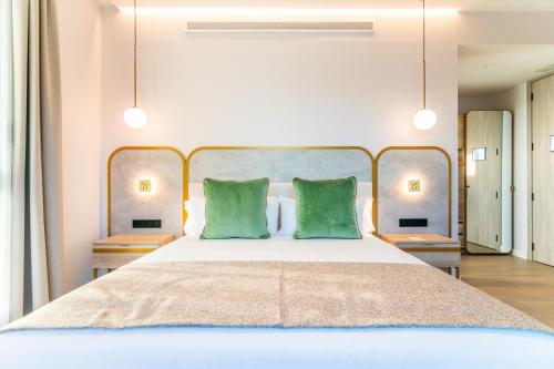 Habitación Deluxe con cama extragrande del hotel Málaga Vibes. Foto 9