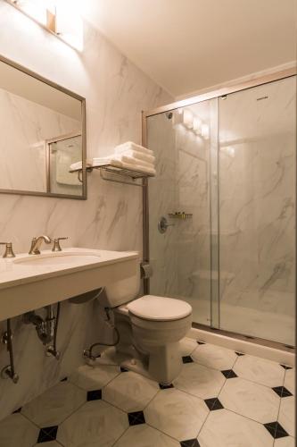 Habitación Doble Estándar del hotel John Hotel. Foto 1