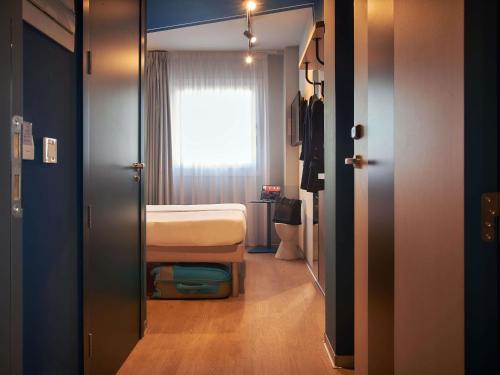Habitación Doble Estándar del hotel Ibis budget Vitoria Gasteiz. Foto 1