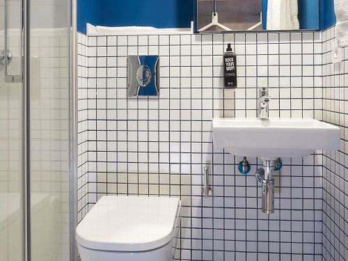 Habitación Doble Estándar del hotel Ibis budget Vitoria Gasteiz. Foto 8