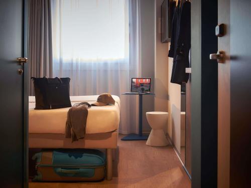 Habitación Doble Estándar con cama supletoria del hotel Ibis budget Vitoria Gasteiz