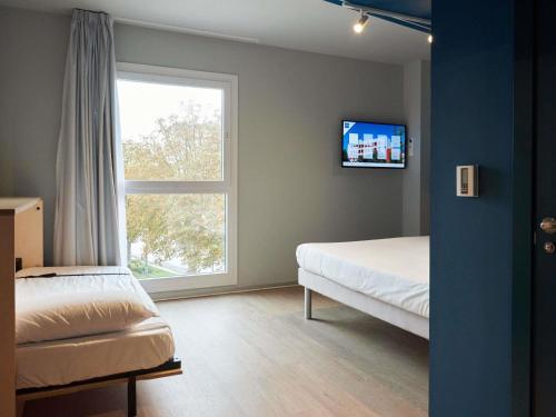 Habitación Doble Estándar con cama supletoria del hotel Ibis budget Vitoria Gasteiz. Foto 7
