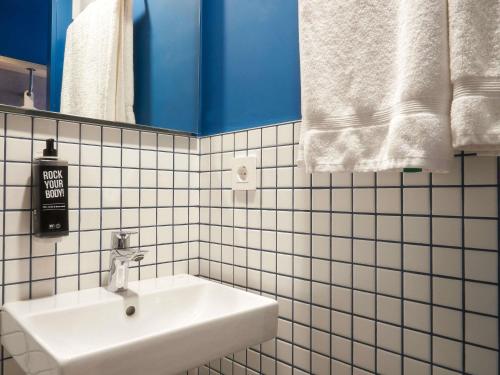 Habitación Doble Estándar - 2 camas del hotel Ibis budget Vitoria Gasteiz. Foto 6