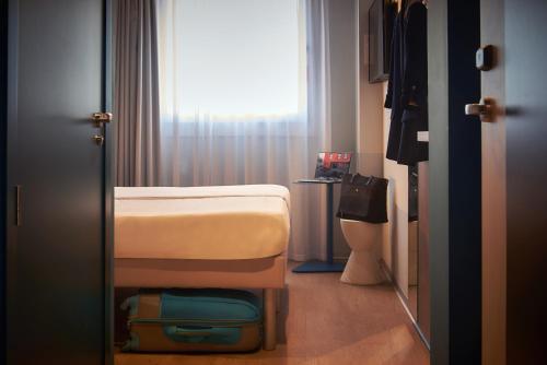 Habitación Doble Estándar - 2 camas del hotel Ibis budget Vitoria Gasteiz. Foto 8