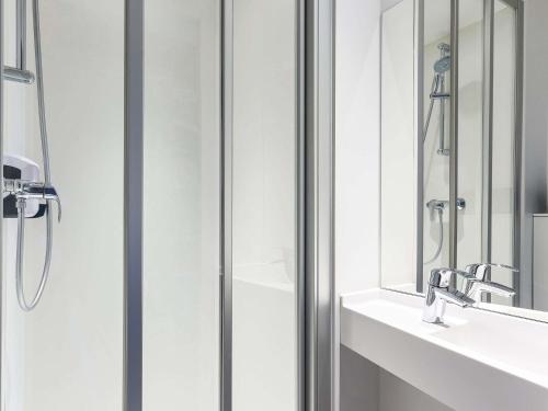 Habitación Cabrio con baño privado - Novedad en #ontheroad del hotel F1 Les Ulis Courtaboeuf. Foto 2