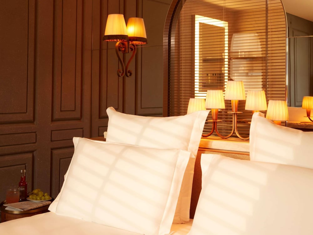 SIGNATURE QUEEN del hotel Mondrian Bordeaux Les Carmes. Foto 4