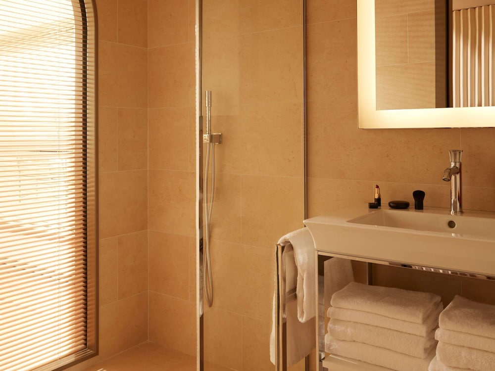 SIGNATURE COURTYARD TWIN del hotel Mondrian Bordeaux Les Carmes. Foto 4