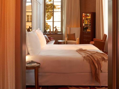 Junior Suite Corner del hotel Mondrian Bordeaux Les Carmes