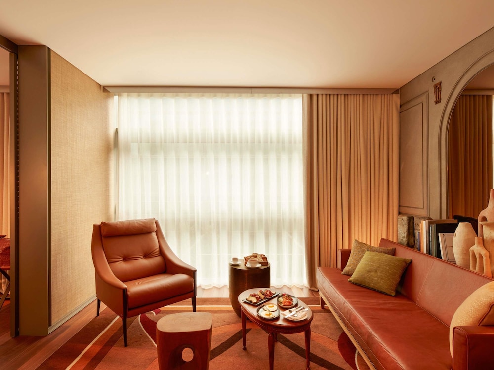 Suite 1 Cama king con salón Vista Patio del hotel Mondrian Bordeaux Les Carmes