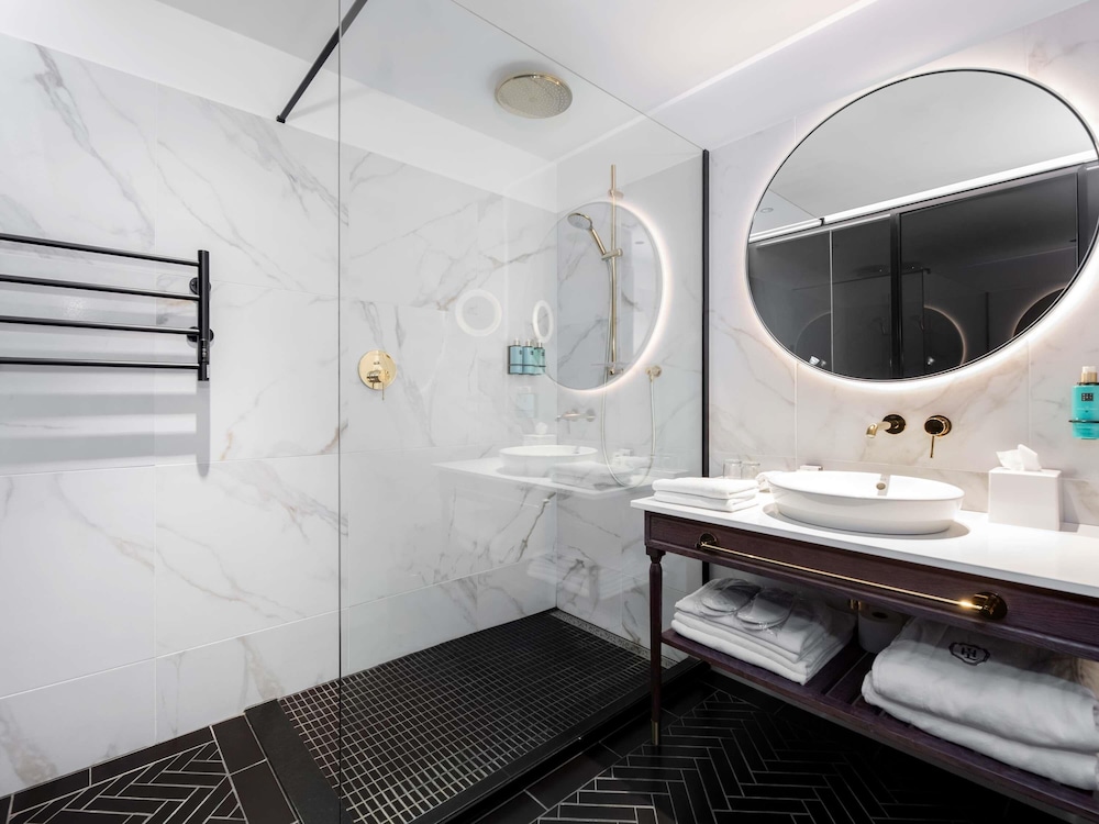 Habitación Deluxe con 1 Cama Doble y Balcón del hotel Mövenpick Tallinn. Foto 5