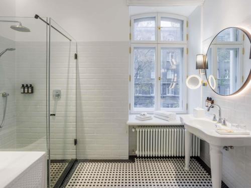 Superior Suite with One Double Bed and Balcony del hotel Mövenpick Tallinn