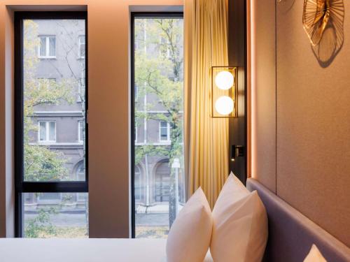Habitación Doble Deluxe con Balcón del hotel Mövenpick Tallinn. Foto 1