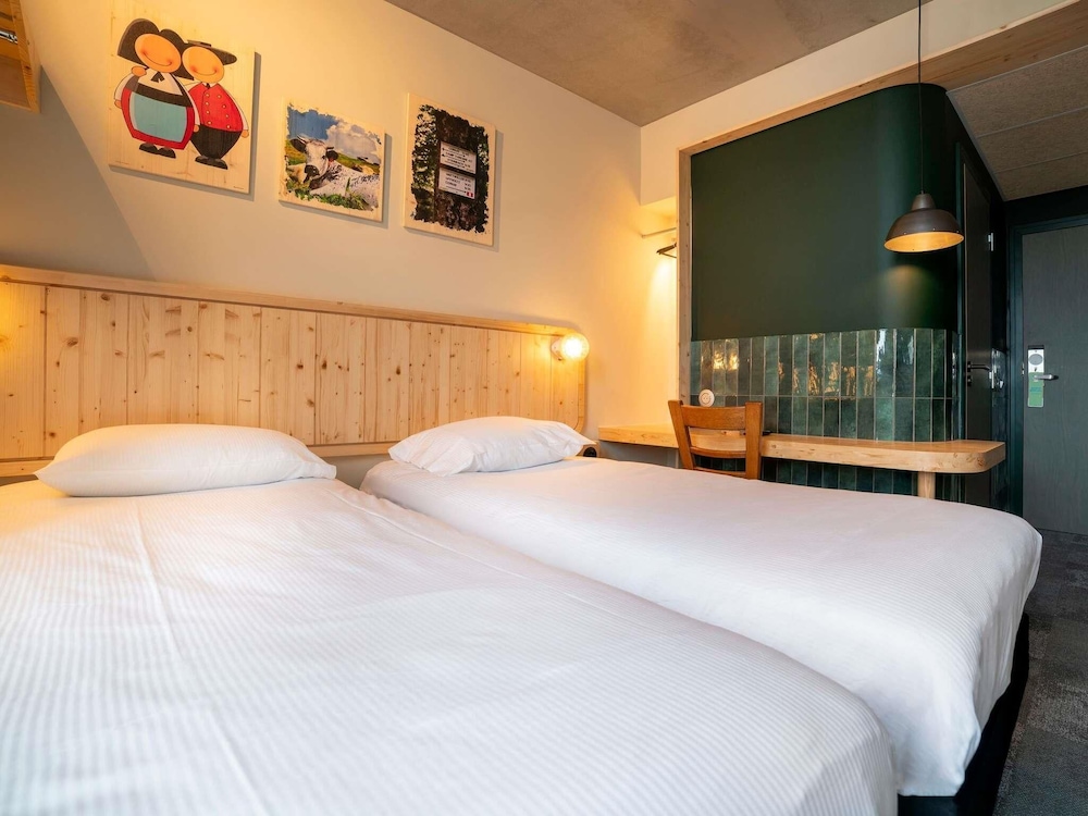 Habitación Pop con 2 camas individuales del hotel Greet Cernay Mulhouse. Foto 1
