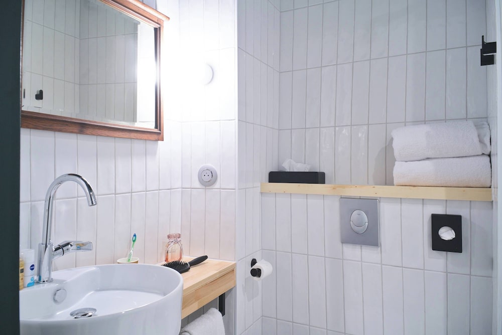 Habitación Pop con 1 cama doble del hotel Greet Cernay Mulhouse. Foto 5
