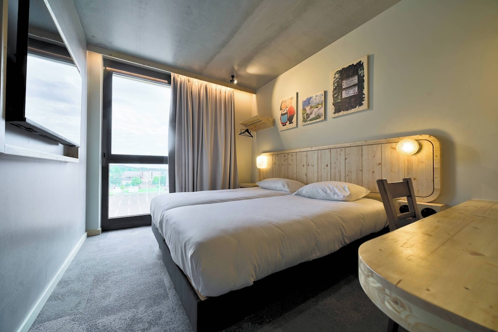 Habitación Pop con 2 camas individuales del hotel Greet Cernay Mulhouse. Foto 2