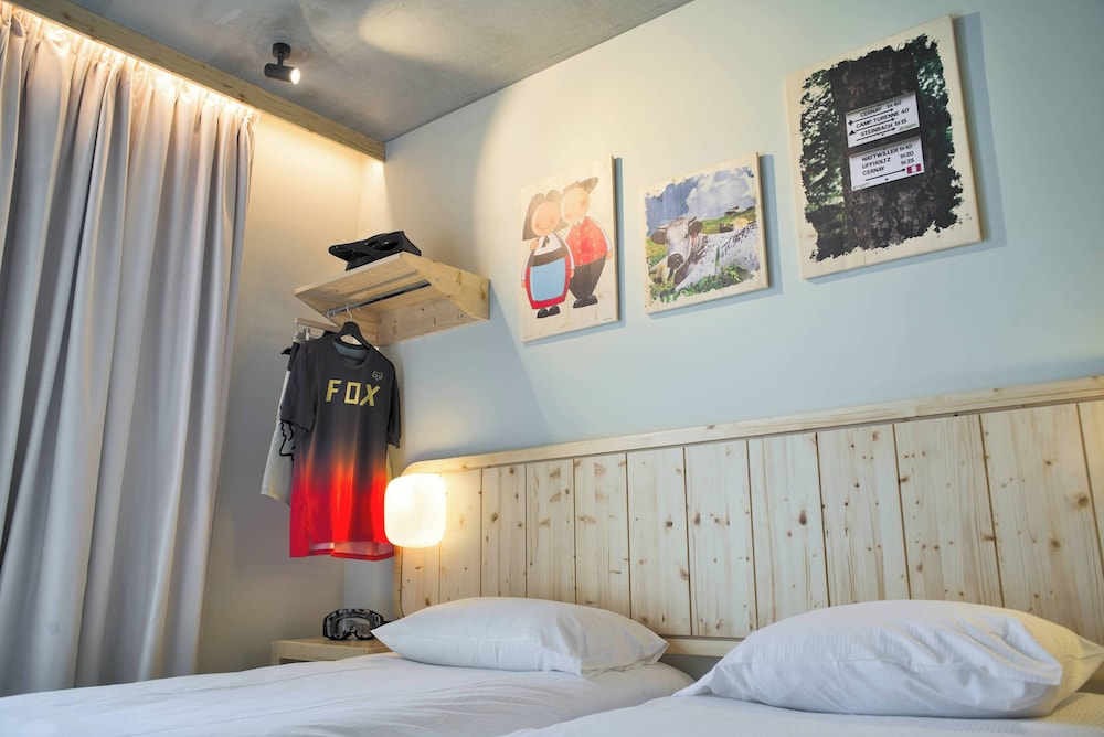Habitación Pop con 2 camas individuales del hotel Greet Cernay Mulhouse. Foto 3